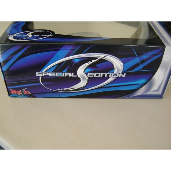 1953 Studebaker Starliner 2Dr. Hardtop 1/18 MAISTO SE #31651 - Picture 4 of 7